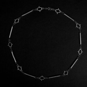 VERTEBRAE SLEEK CHAIN